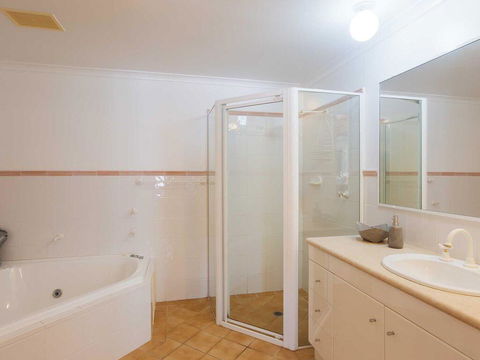 1 'Peninsula Waters', 2-4 Soldiers Point Road - Aircon, Pool & Massive Outdoor Area - Accommodation Daintree 2