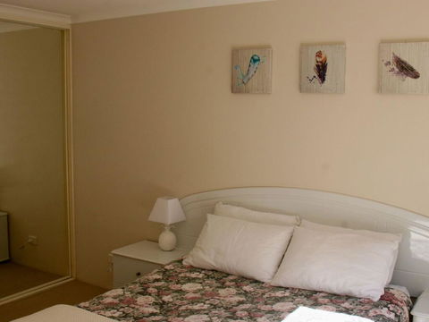 1 'The Clippers' 131 Soldiers Point Road - Fabulous Waterfront Unit - Accommodation Daintree 3