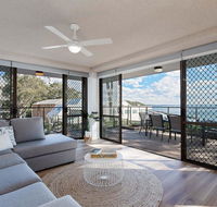 1 'The Poplars' 34 Magnus St - panoramic water views pool aircon  WIFI - Accommodation Daintree
