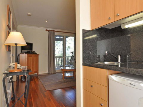 1 Bedroom Executive Villa Located Within Cypress Lakes - Accommodation Daintree 2