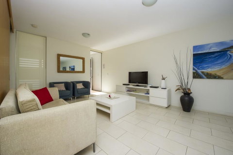 1 Bright Point Apartment 1502 - Accommodation Daintree 3