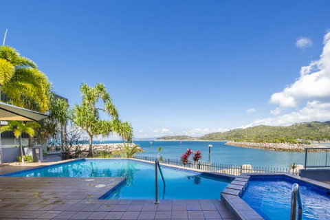 1 Bright Point Apartment 2204 - Accommodation Daintree 1