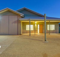 1 Kestrel Place - Great House with a Massive Garage - Accommodation Daintree