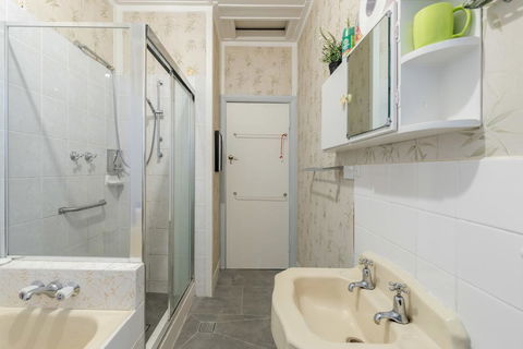 1 Private Double Room In Carramar 1 Minute Walk To Station - SHAREHOUSE - Accommodation Daintree 2