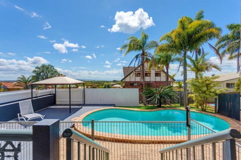 1-33 Tingira Close - Rainbow Beach, Gorgeous Ocean Views, Swimming Pool, Air Conditioning - Accommodation Daintree 3