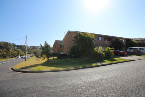 1/2 Brunswick Avenue - Accommodation Daintree 0