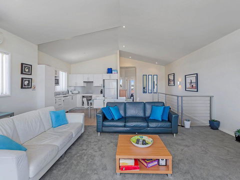1/32 Ocean Avenue - Three Bedrooms, Three Bathrooms, Air Con, Boat Parking & Water Views - Accommodation Daintree 2
