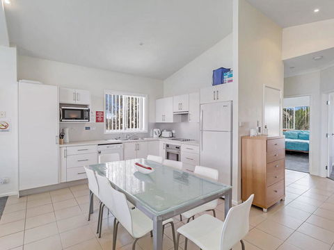 1/32 Ocean Avenue - Three Bedrooms, Three Bathrooms, Air Con, Boat Parking & Water Views - Accommodation Daintree 3