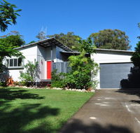 10 Double Island Drive - Modern family home centrally located swimming pool  outdoor area - Accommodation Daintree