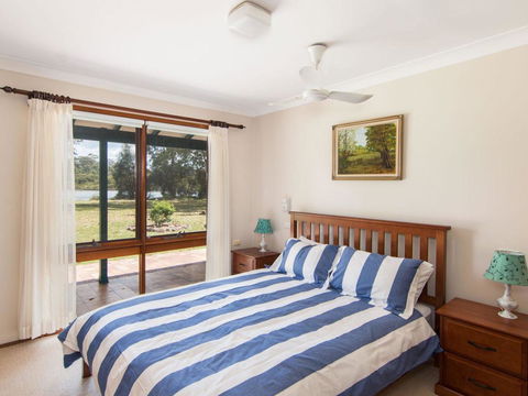 11 Bay Street - Waterfront Holiday - Accommodation Daintree 2