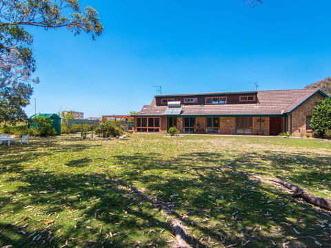 11 Bay Street - Waterfront Holiday - Accommodation Daintree 1