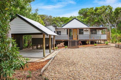 11 Naiad Court - Rainbow Shores, Fantastic Family Retreat, Swimming Pool, 200m To Beach, Free Wi-Fi - Accommodation Daintree 3