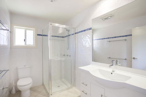 11 Riley St - Stylishly Modern - Accommodation Daintree 2