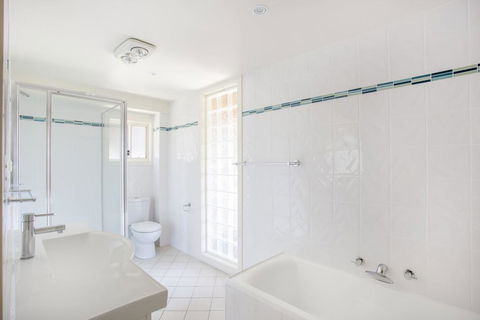 11 Riley St - Stylishly Modern - Accommodation Daintree 1