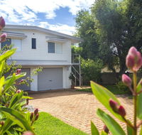 11 Riley St - Stylishly Modern - Accommodation Daintree