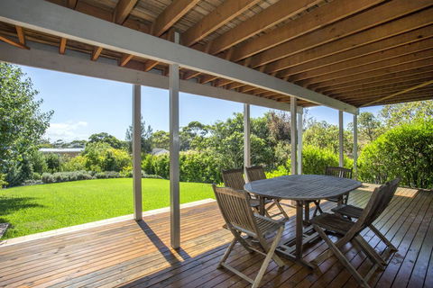 11 Riley St - Stylishly Modern - Accommodation Daintree 3