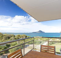 12 'Intrepid' 3 Intrepid Close - right on the beachfront - Accommodation Daintree