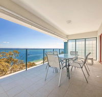 12 'Le Vogue' 16 Magnus St - Sensational Water Views Lift Pool  Tennis Court - Accommodation Daintree