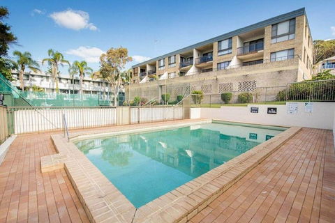 14 'THE DUNES', 38 MARINE DR - LARGE UNIT WITH POOL, TENNIS COURT AND DIRECTLY ACROSS FROM FINGAL - Accommodation Daintree 3