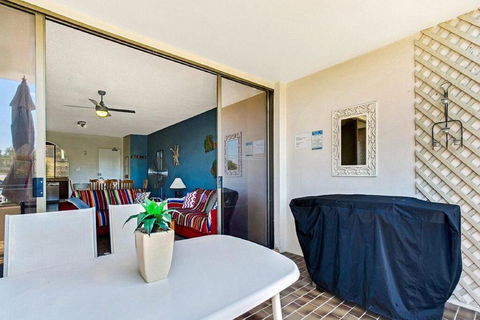 14 'THE DUNES', 38 MARINE DR - LARGE UNIT WITH POOL, TENNIS COURT AND DIRECTLY ACROSS FROM FINGAL - Accommodation Daintree 1