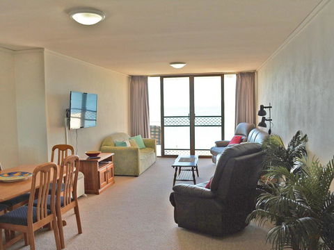 15 'Harbourside' 3-7 Soldiers Point Road - Right On The Waterfront - Accommodation Daintree 1