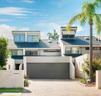 15 'The Moorings' 4 Cromarty Road - stunning with water views  pool - Accommodation Daintree