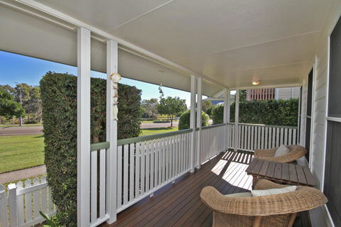 16 Beachway Pde, Marcoola: Linen Incl, WiFi, Pet Friendly, A/Cond. 500 BOND - Accommodation Daintree 0