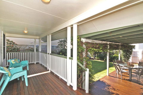 16 Beachway Pde, Marcoola: Linen Incl, WiFi, Pet Friendly, A/Cond. 500 BOND - Accommodation Daintree 2