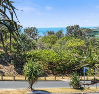 16 Pt Lookout Beach Resort - Accommodation Daintree
