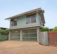 18 Northbeach Place Mudjimba Beach - Pet Friendly Linen Included WIFI - Accommodation Daintree