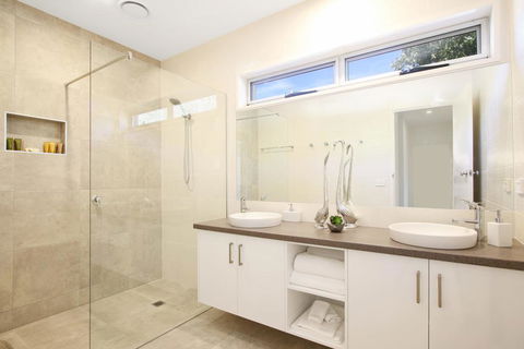 18 On Rayner - Swish Apartment Myrtleford - Accommodation Daintree 0
