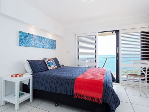 2 'Lanimer' 14 Mitchell Street - Beautiful Waterfront Property With Spectacular Views - Accommodation Daintree 1