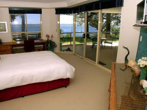 2 'Magnus Pines' 52-56 Magnus Street - Stunning Unit With Aircon, Water Views & Foxtel - Accommodation Daintree 1
