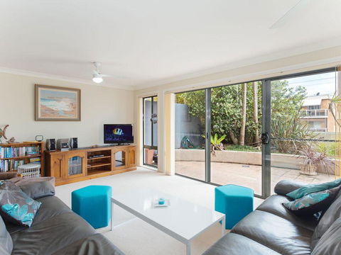 2 'Peninsula Waters' - Three Bedroom Unit With Spacious Private Courtyard & WIFI - Accommodation Daintree 3