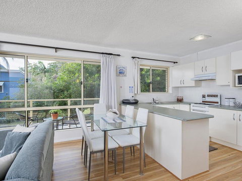 2 'Shoal Court', 7 Lillian Street - Fabulous Location With Water Views - Accommodation Daintree 3