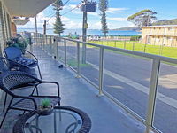 2 'Shoal Court' 7 Lillian Street - fabulous location with water views