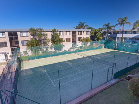 2 'The Dunes', 38 Marine Drive - Pool, Tennis Court And So Close To The Beach - Accommodation Daintree 3