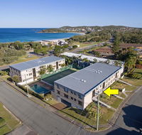 2 'The Dunes' 38 Marine Drive - pool tennis court and so close to the beach - Accommodation Daintree