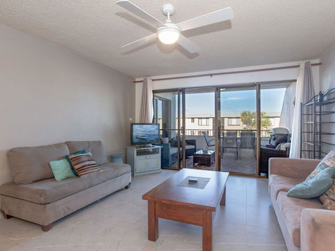 2 'The Dunes', 38 Marine Drive - Pool, Tennis Court And So Close To The Beach - Accommodation Daintree 2