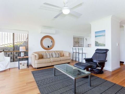 2 'The Pelicans' 53 Soldiers Point Road - Ground Floor Unit On The Waterfront - Accommodation Daintree 1