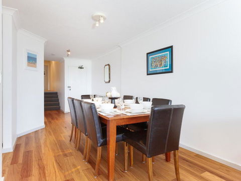 2 'The Pelicans' 53 Soldiers Point Road - Ground Floor Unit On The Waterfront - Accommodation Daintree 3