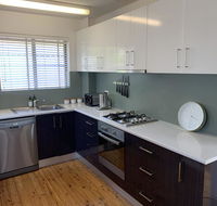 2 Bed Bar Beach Apartment - stroll to beach  cafes supermarket apartment 6 - Accommodation Daintree
