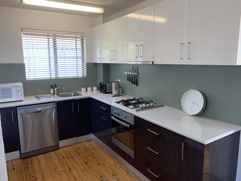 2 Bed Bar Beach Apartment - Stroll To Beach & Cafes, Supermarket Apartment 6 - Accommodation Daintree 0