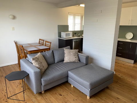 2 Bed Bar Beach Apartment - Stroll To Beach & Cafes, Supermarket Apartment 6 - Accommodation Daintree 1