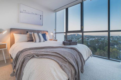 2 Bed Brisbane Resort Apartment - Accommodation Daintree 3