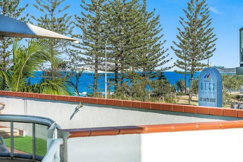 2 Bedroom Alex Unit - Ocean, Pool And Park Views - Accommodation Daintree 3