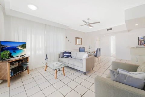 2 Bedroom Alex Unit - Ocean, Pool And Park Views - Accommodation Daintree 2