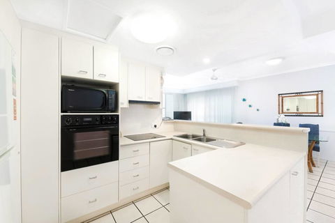 2 Bedroom Alex Unit - Ocean, Pool And Park Views - Accommodation Daintree 1