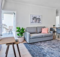 2 Bedroom Apt with Balcony  Air Con in Plympton - Accommodation Daintree