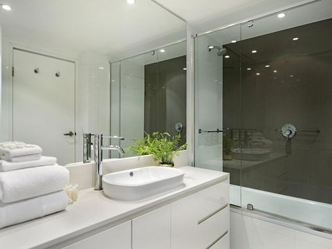 2 Bedroom Ocean View 27 Floors Above H-Residences - Accommodation Daintree 2